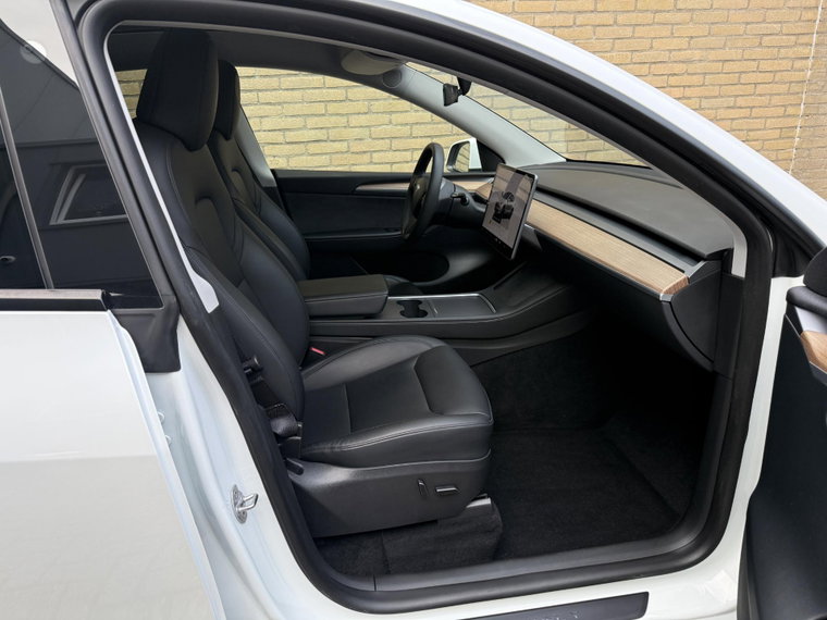 Vehicle Image 17