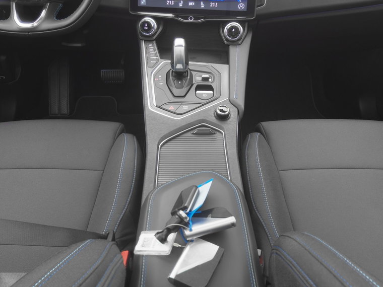 Vehicle Image 12
