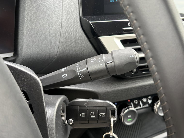 Vehicle Image 29