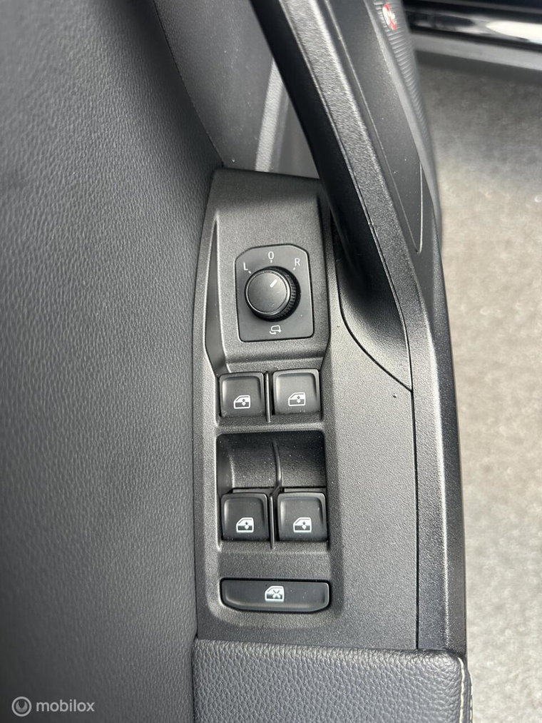 Vehicle Image 28