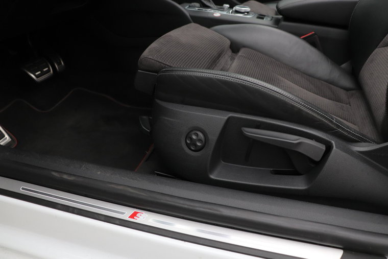 Vehicle Image 35