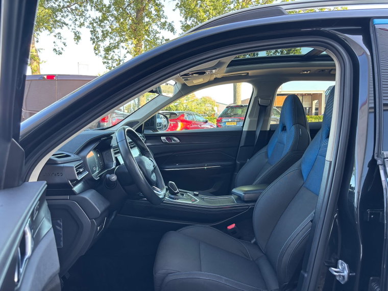 Vehicle Image 30