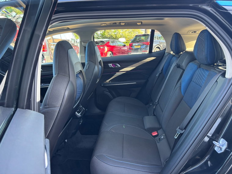 Vehicle Image 32