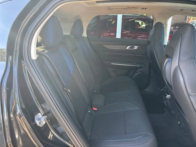 Vehicle Image 33
