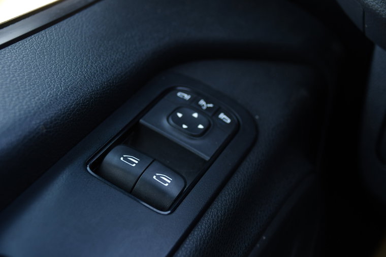 Vehicle Image 28