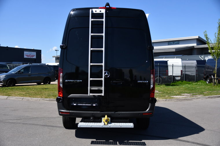 Vehicle Image 32