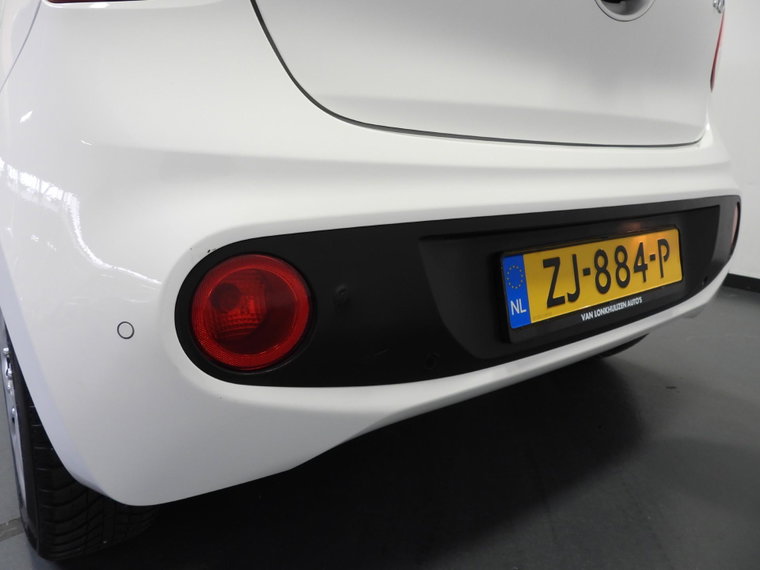 Vehicle Image 22