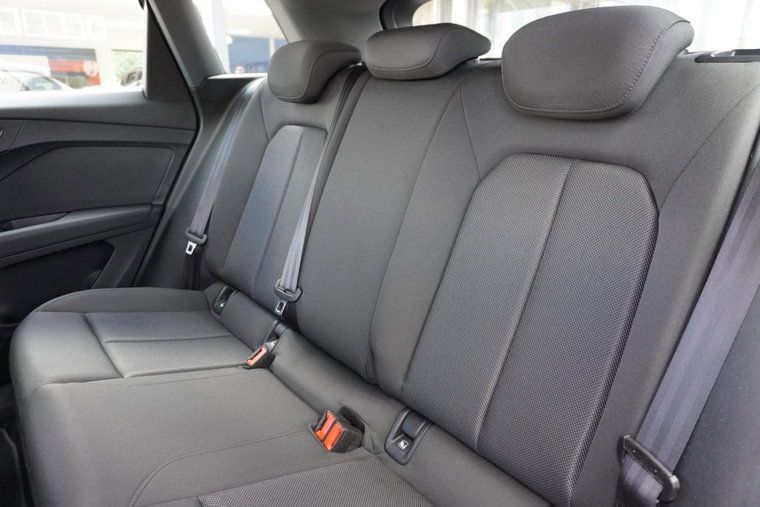 Vehicle Image 14