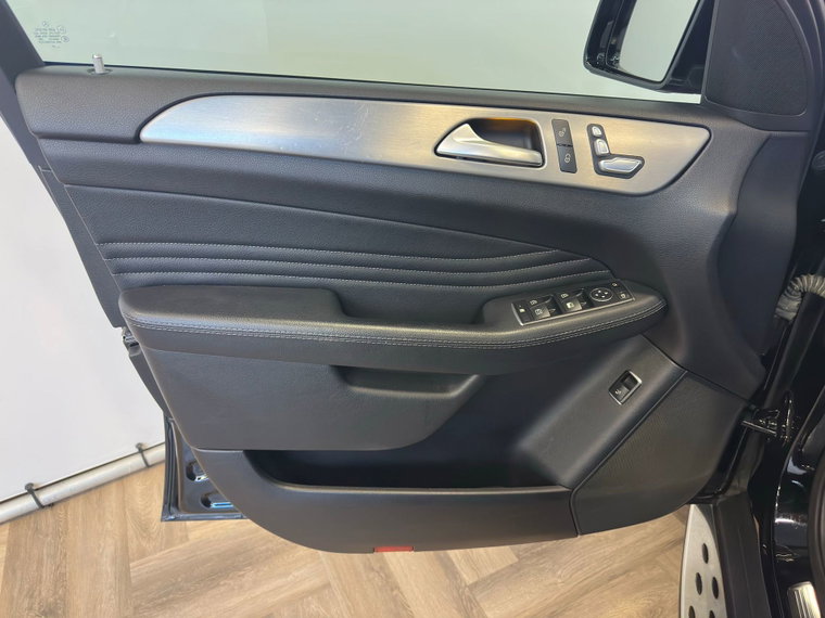 Vehicle Image 28