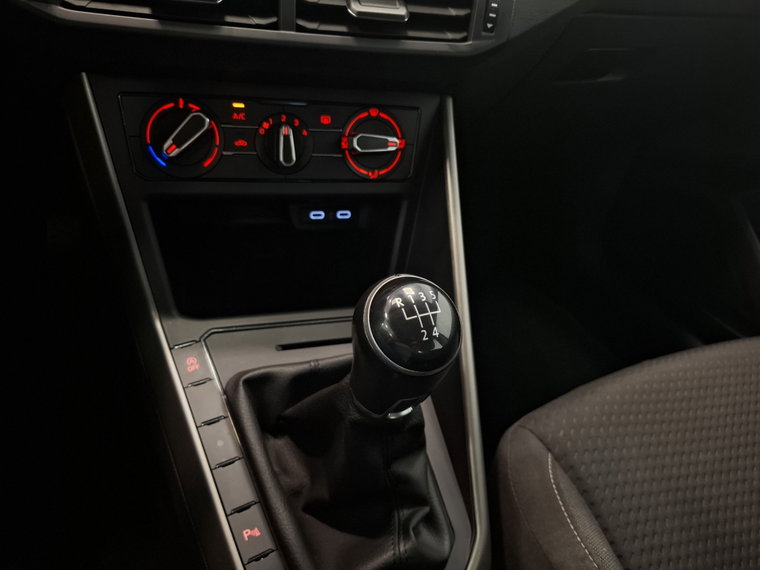 Vehicle Image 25