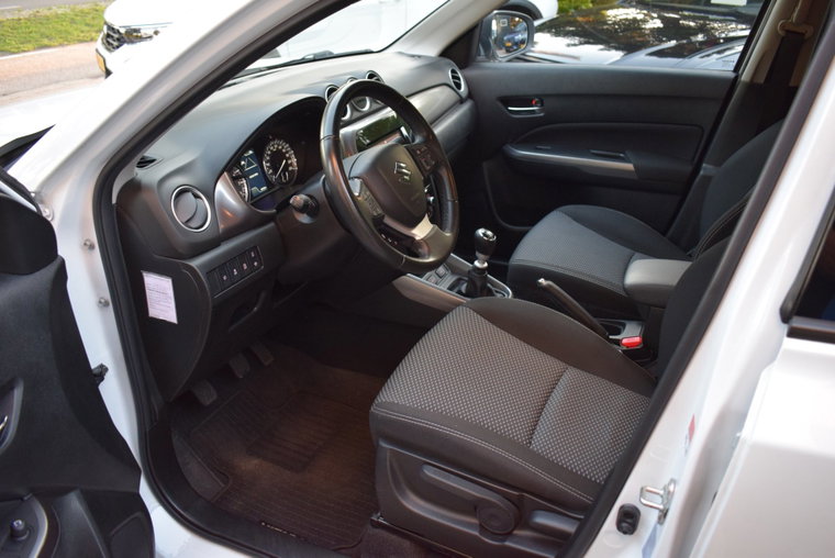 Vehicle Image 9