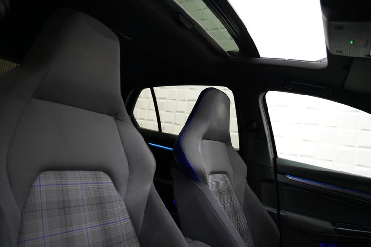 Vehicle Image 32
