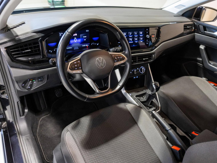 Vehicle Image 15