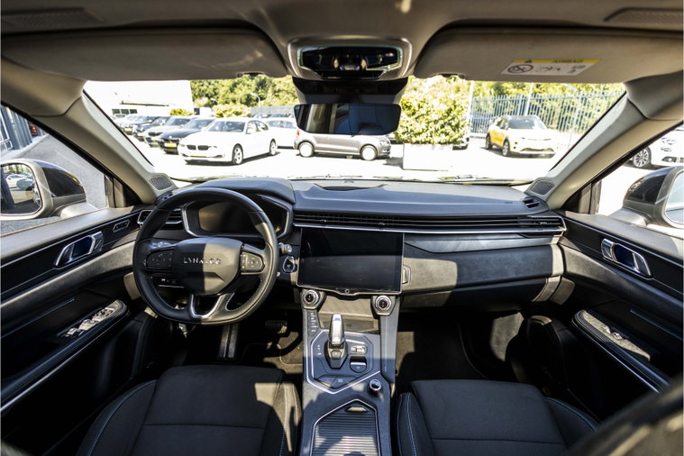 Vehicle Image 16