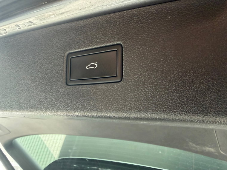 Vehicle Image 26