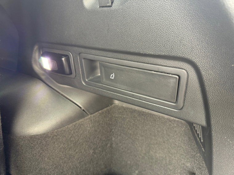 Vehicle Image 28