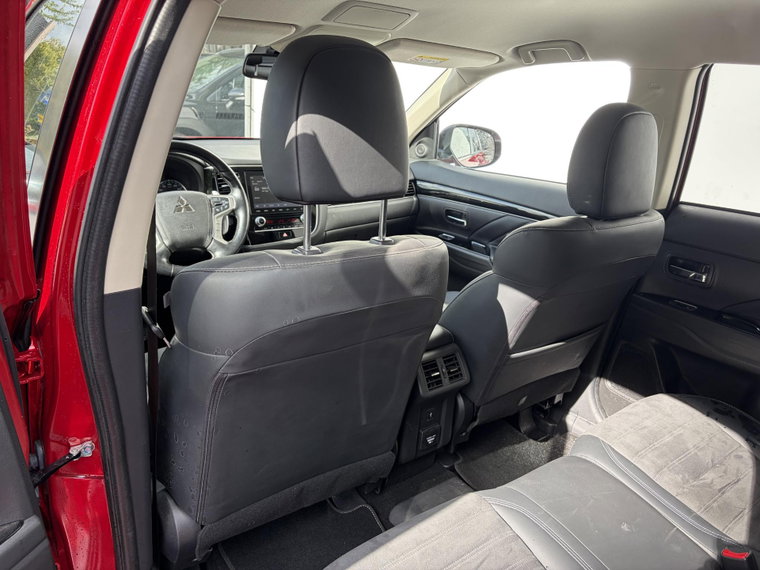 Vehicle Image 16