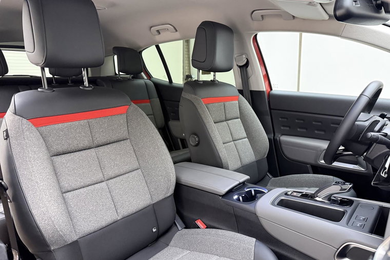 Vehicle Image 4