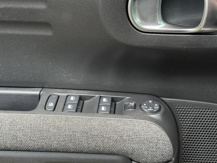 Vehicle Image 23