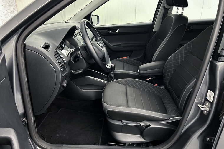 Vehicle Image 30