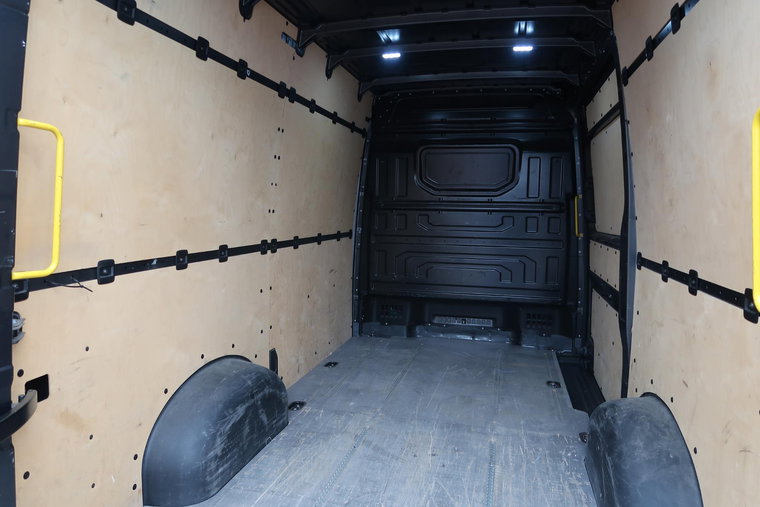 Vehicle Image 19