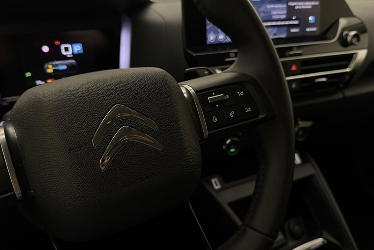 Vehicle Image 18