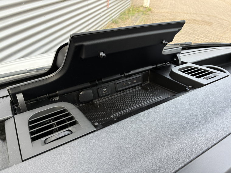 Vehicle Image 28