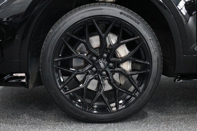 Vehicle Image 25