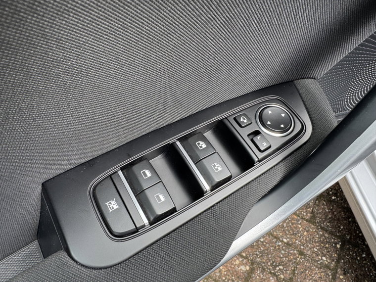 Vehicle Image 24