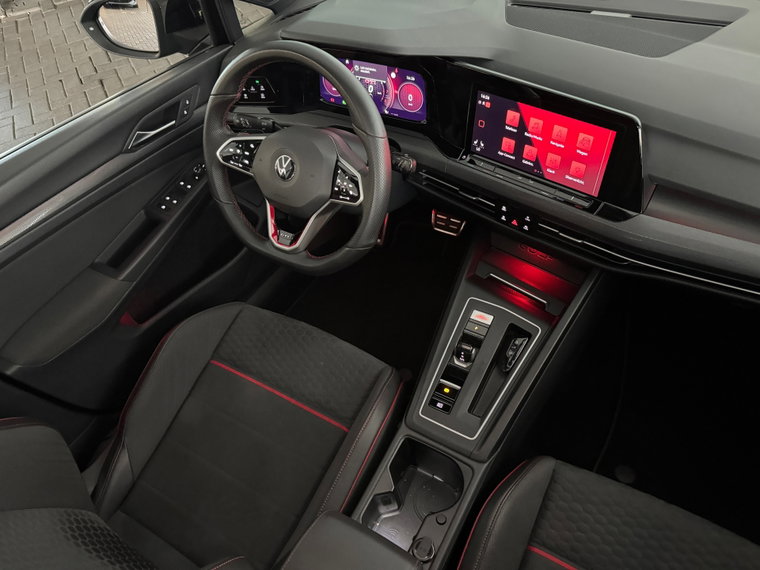 Vehicle Image 25