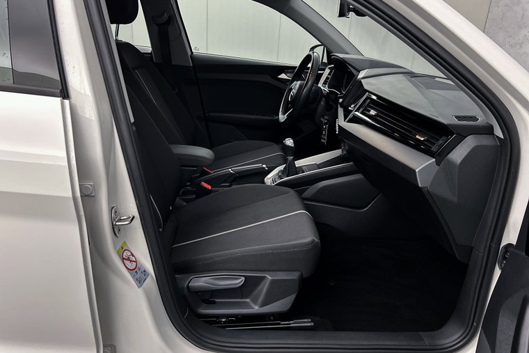 Vehicle Image 30