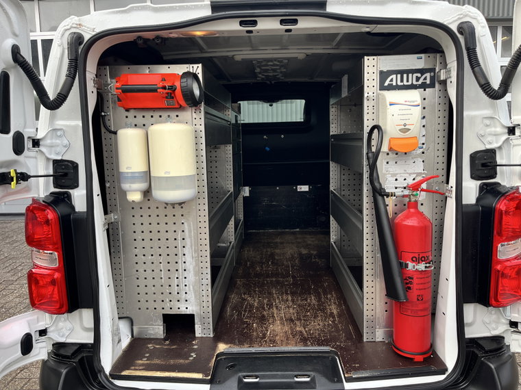 Vehicle Image 25