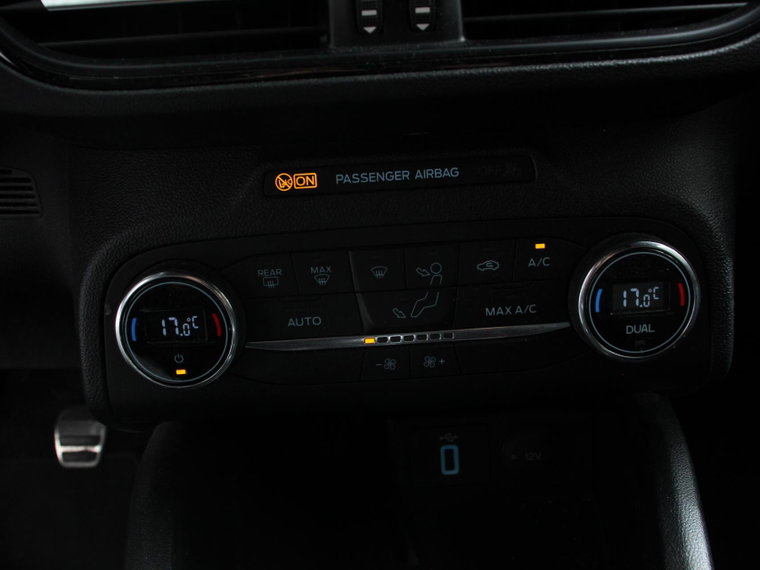 Vehicle Image 29