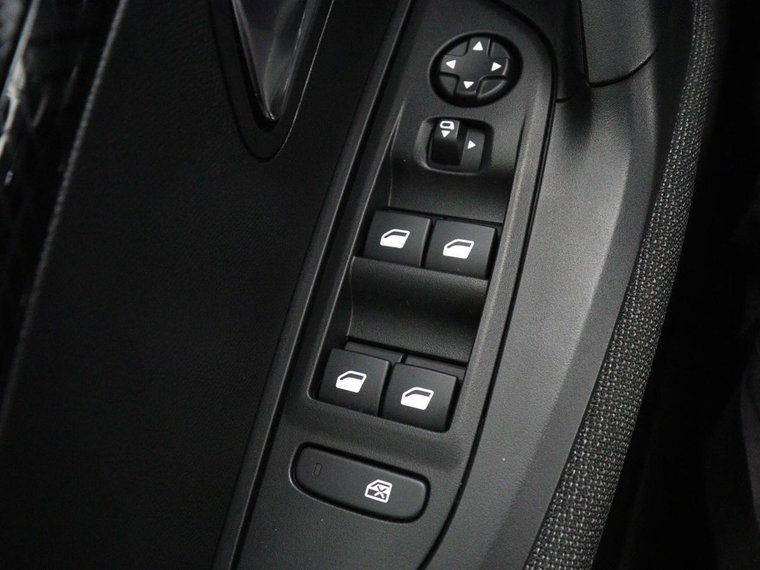 Vehicle Image 28