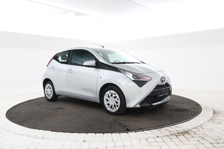 Vehicle Image 4