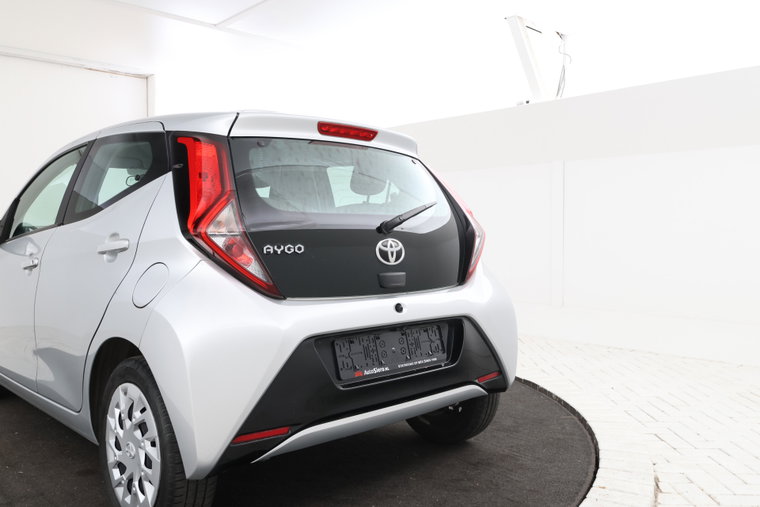 Vehicle Image 8