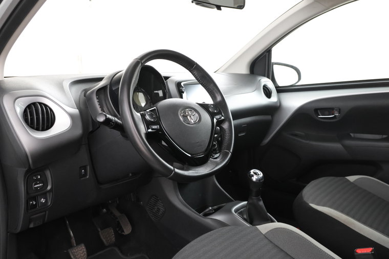 Vehicle Image 11