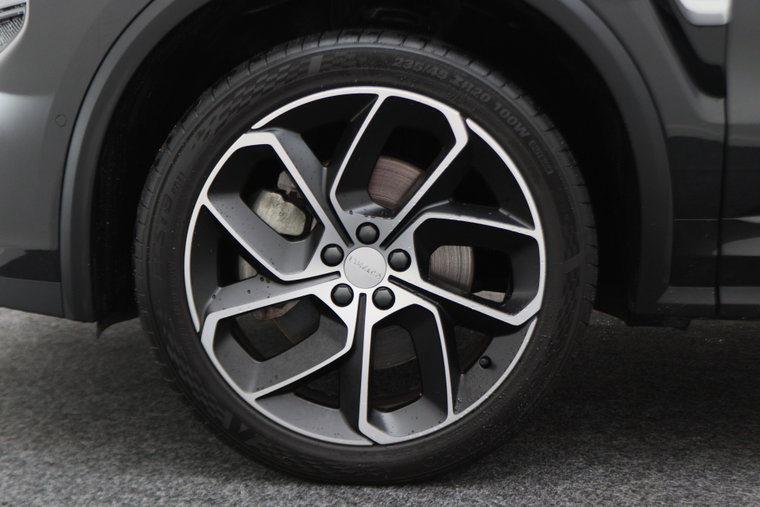Vehicle Image 25
