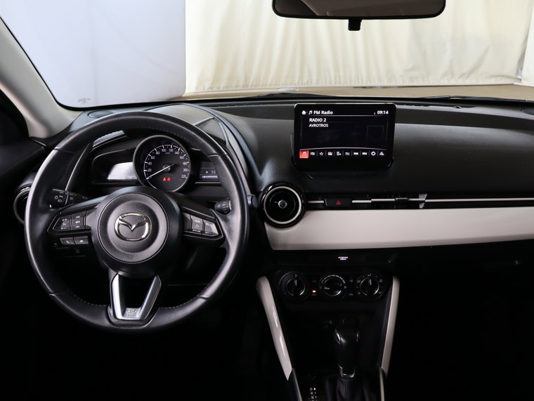 Vehicle Image 12