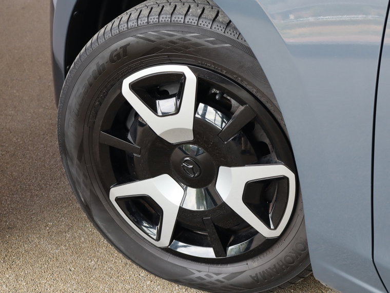 Vehicle Image 11