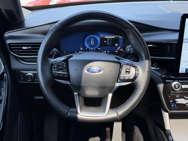 Vehicle Image 25