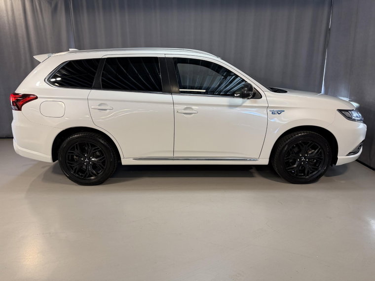 Vehicle Image 32
