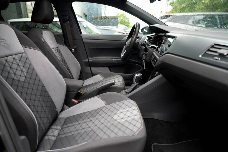Vehicle Image 21