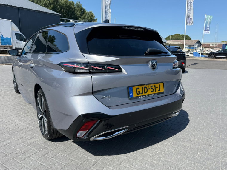 Vehicle Image 32