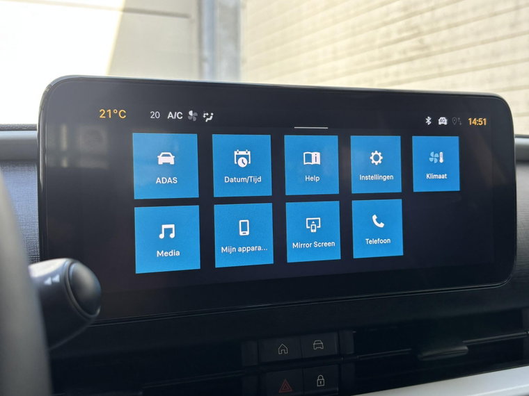 Vehicle Image 25