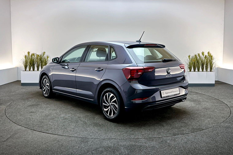 Vehicle Image 6