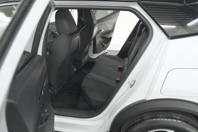 Vehicle Image 32