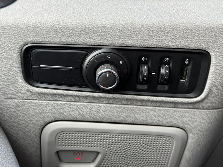 Vehicle Image 23