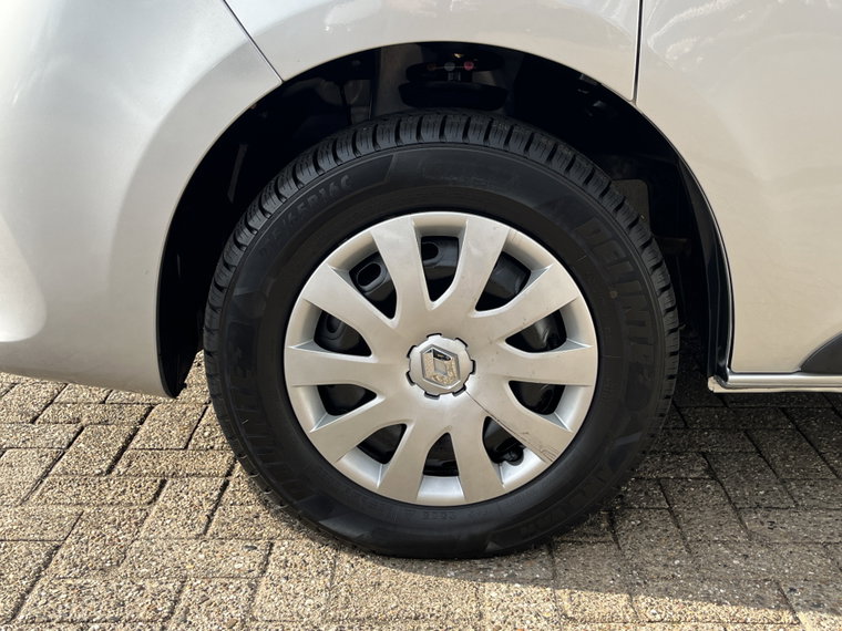 Vehicle Image 23