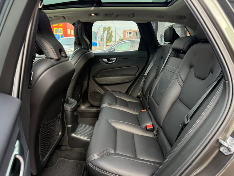 Vehicle Image 38